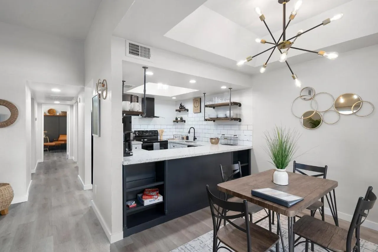 Apartman Boho And Cozy ~ Work From Home ~ Pool + Hot Tub 365! Scottsdale